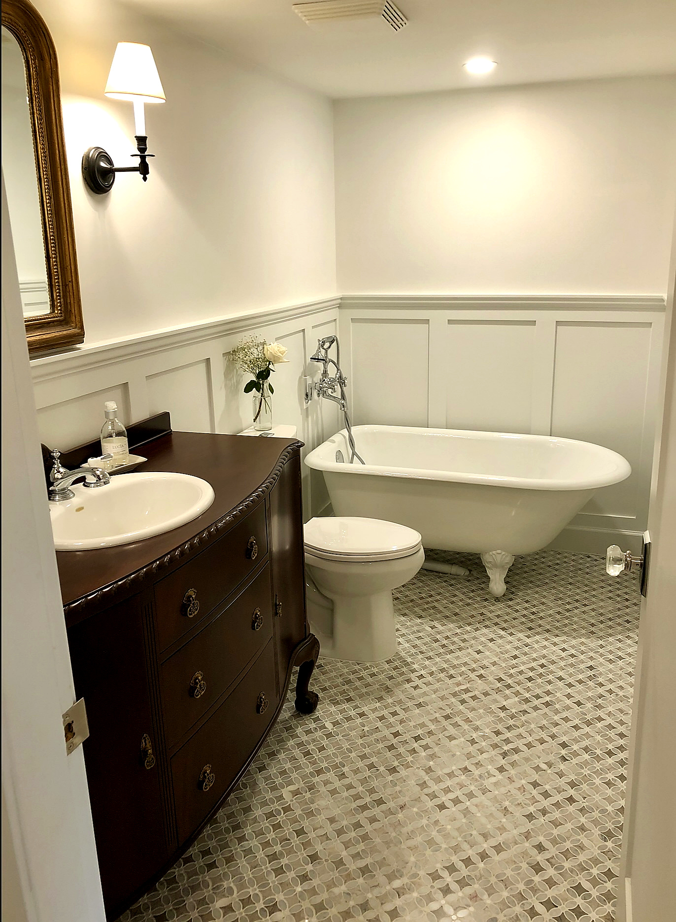 Victorian bathroom with clawfoot tub